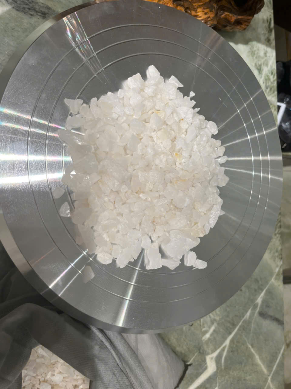 Đá thô trắng vụn